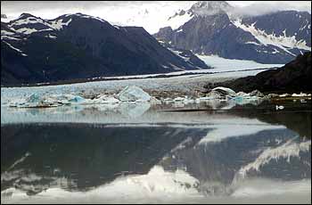 Kayaking Bear Glacier Wilderness Retreat